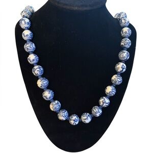 Vintage Chinese Export Elegant Blue and White Porcelain Beaded Necklace